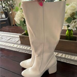 Elegant White Knee-High Women's Boots